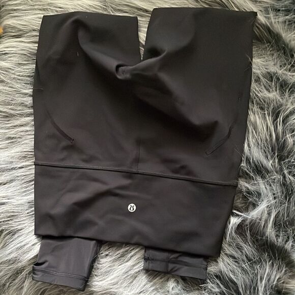 Lululemon High waisted mesh back legging tights Size 6/ Pristine - Picture 3 of 4